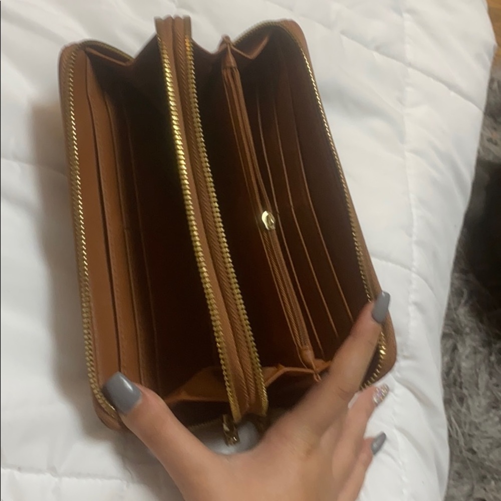 A  brown wallet - Picture 2 of 2